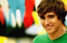 videoclip es el momento cuando toca la campana